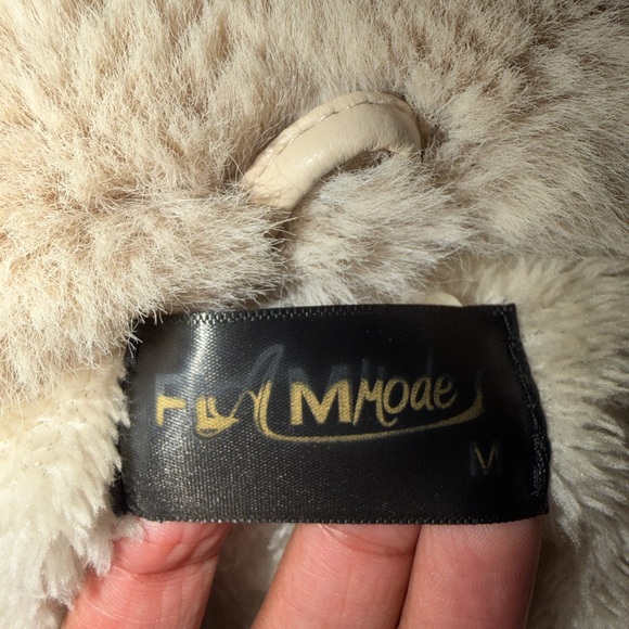 Flam Mode Elegant Cream Faux Fur Trimmed Coat - Picture 11 of 13